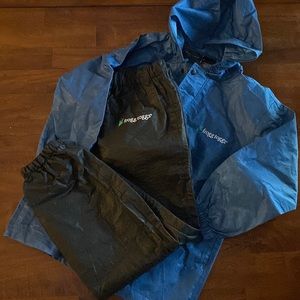 Frogg Toggs Ultralite rain gear, medium